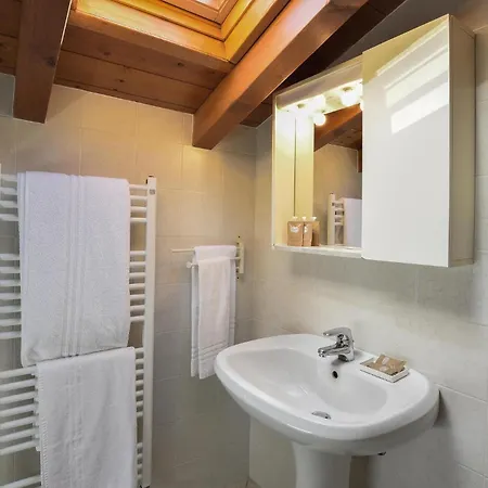 Apartman Cozy In With Kitchen Domaso