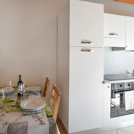 Cozy In With Kitchen Apartman
